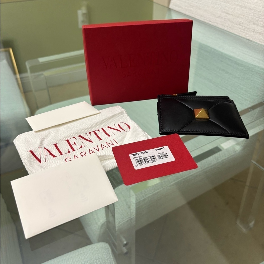 Authentic Valentino Garavani Nappa Roman Black Card Holder with Gold Detail - Picture 2 of 8